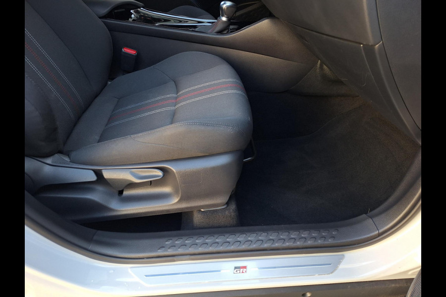 Toyota C-HR 1.8 Hybrid GR Sport | Trekhaak | 19'LM | Bindspot | LED | Two-Tone | Carplay |