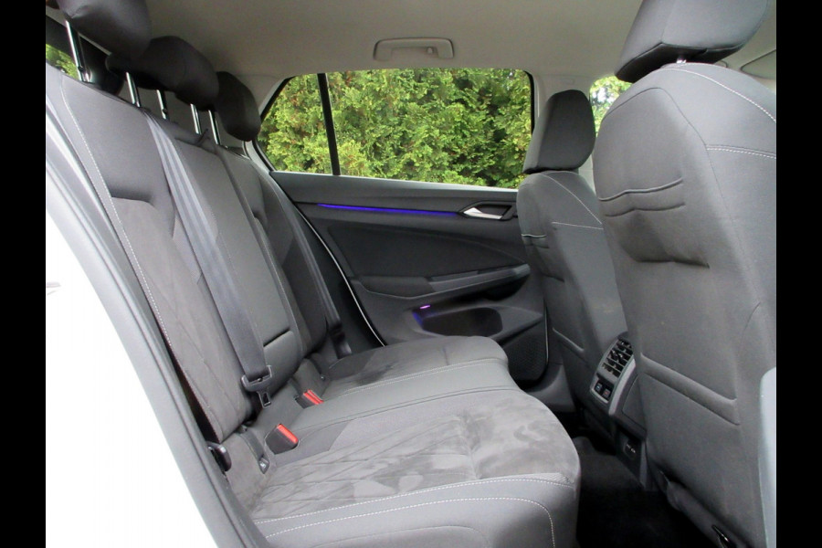 Volkswagen Golf 1.5 eTSI Style Automaat * Led * Camera *