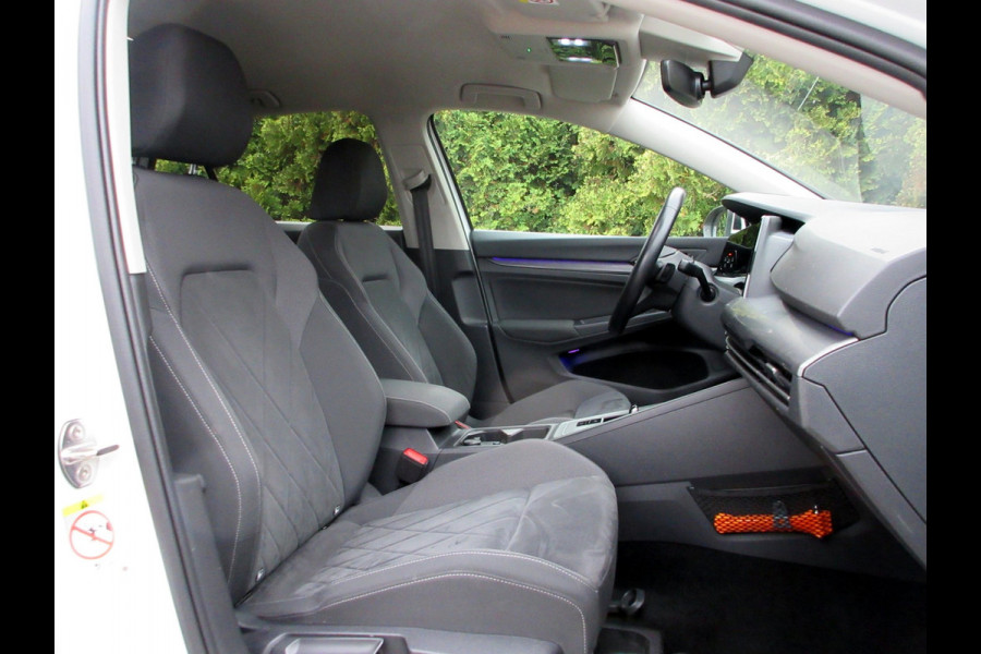 Volkswagen Golf 1.5 eTSI Style Automaat * Led * Camera *