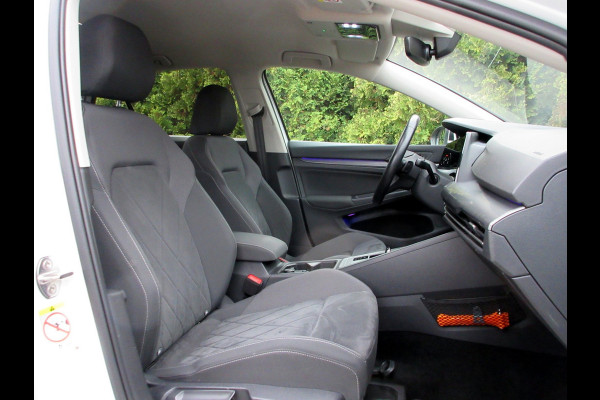 Volkswagen Golf 1.5 eTSI Style Automaat * Led * Camera *