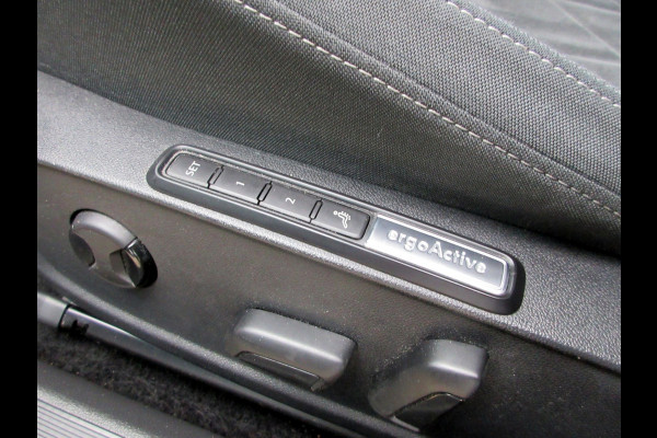 Volkswagen Golf 1.5 eTSI Style Automaat * Led * Camera *