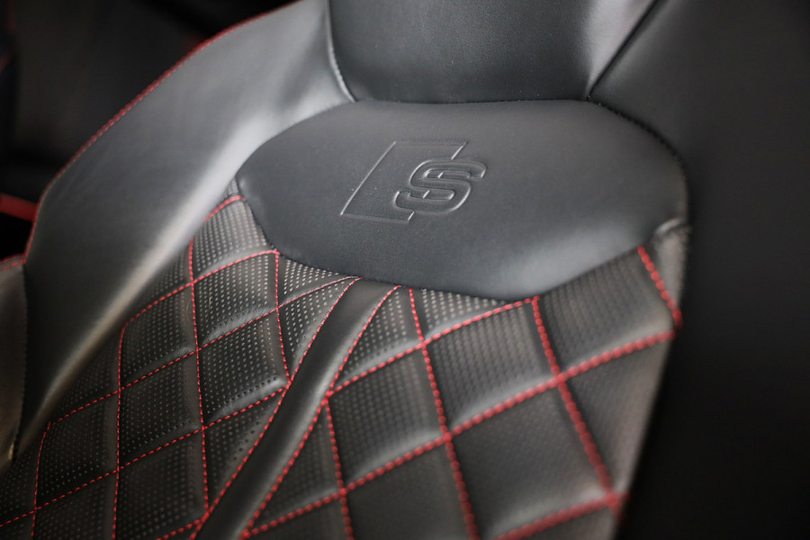 Audi Q8 55 TFSI Quattro RSQ8 Look / Carbon / RS Zetels / Acc / Lane Assist / Head Up / Dode Hoek / Open Panorama / Matrix / 23 Inc