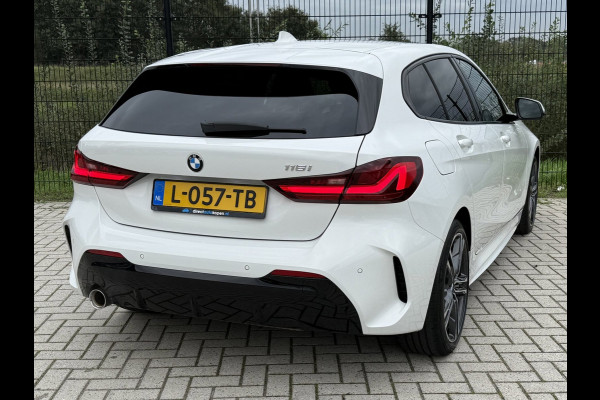 BMW 1-serie 116i High Executive M-Sport| PANO | Sport-/Schaalstoelen| M pakket | Carplay |