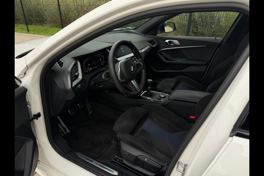 BMW 1-serie 116i High Executive M-Sport| PANO | Sport-/Schaalstoelen| M pakket | Carplay |