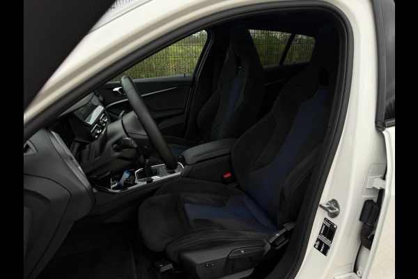 BMW 1-serie 116i High Executive M-Sport| PANO | Sport-/Schaalstoelen| M pakket | Carplay |