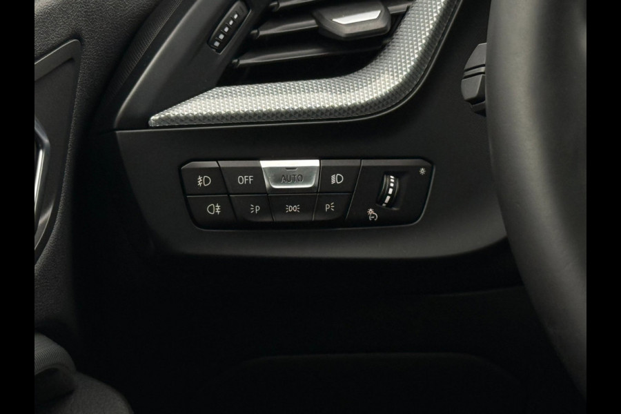 BMW 1-serie 116i High Executive M-Sport| PANO | Sport-/Schaalstoelen| M pakket | Carplay |