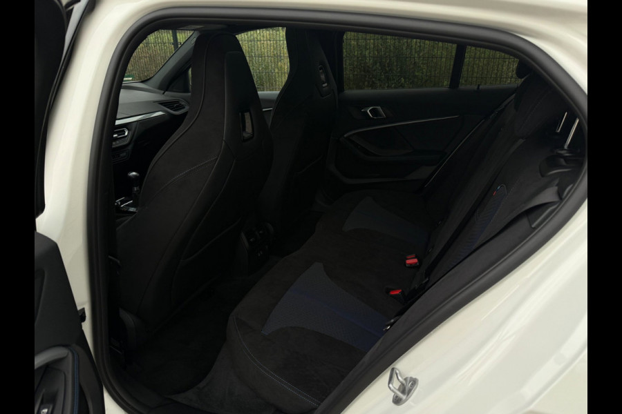 BMW 1-serie 116i High Executive M-Sport| PANO | Sport-/Schaalstoelen| M pakket | Carplay |