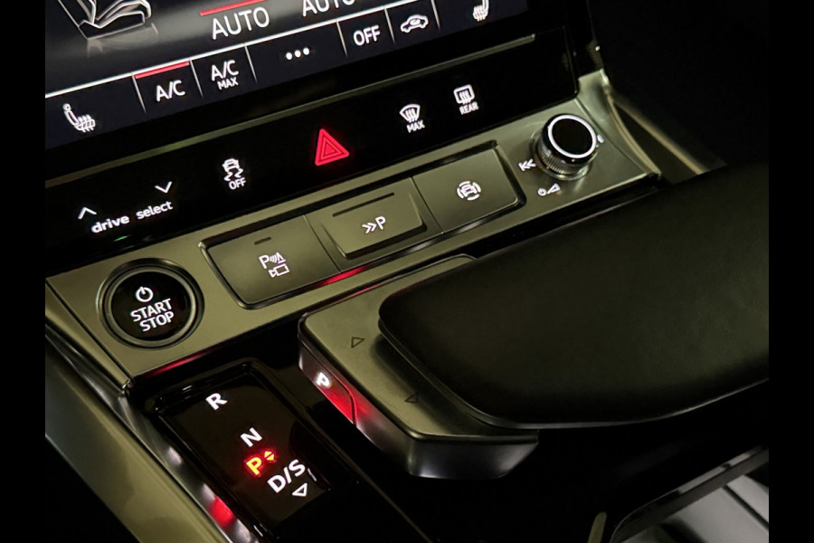 Audi Q8 Sportback e-tron 55 quattro S Comp 115 kWh|Pano|RS Stoelen|luchtvering|Stuur/Stoelverwarming
