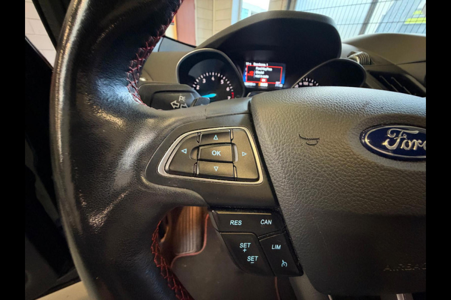 Ford Kuga 1.5 EcoBoost ST Line, Pano, Camera, carplay, Stoel/Stuurverwarming, trekhaak