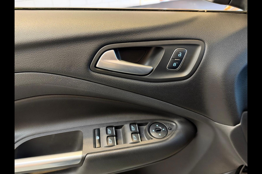 Ford Kuga 1.5 EcoBoost ST Line, Pano, Camera, carplay, Stoel/Stuurverwarming, trekhaak