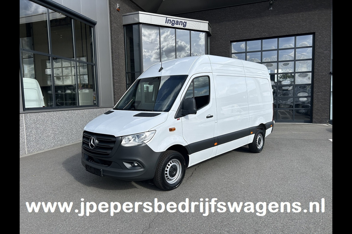 Mercedes-Benz Sprinter 317 CDI L2 H2 Pro Facelift / MBUX / Navigatie / Camera / Geveerde stoel / Cruise control / Airco / 270 Graden achterdeuren