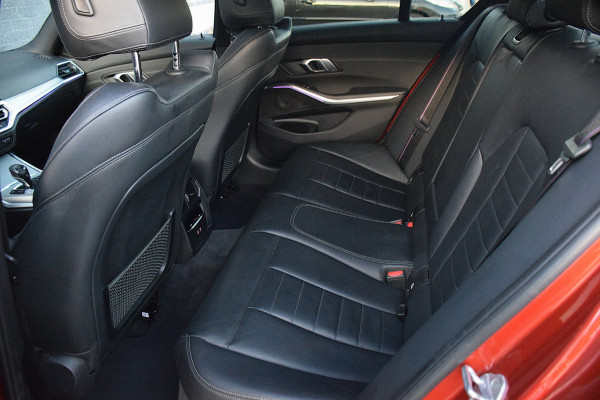 BMW 3-serie 320i High Executive Edition*M-Pakket*DAK*HEAD-UP*LEDER*ENZ*