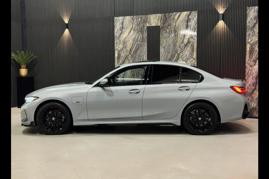 BMW 3-serie 330e M-Performance|PANO|CURVED SCREEN|LASER|HARMAN KARDON|BOMVOL!