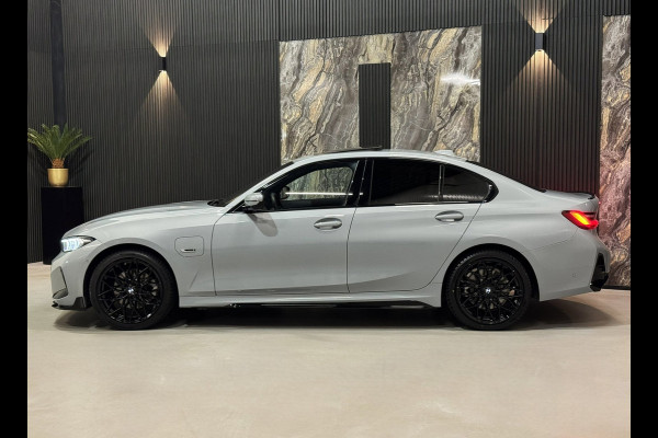 BMW 3-serie 330e M-Performance|PANO|CURVED SCREEN|LASER|HARMAN KARDON|BOMVOL!