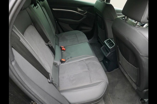 Audi Q8 e-tron 50 quattro S Edition 95 kWh 340pk | Parkeercamera | Elekt. verstelbare voorstoelen met geh. bestuurdersstoel | Stoelverwarming | Adaptive cruise controle | 21 inch Lichtmetalen velgen