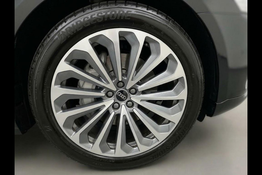 Audi Q8 e-tron 50 quattro S Edition 95 kWh 340pk | Parkeercamera | Elekt. verstelbare voorstoelen met geh. bestuurdersstoel | Stoelverwarming | Adaptive cruise controle | 21 inch Lichtmetalen velgen