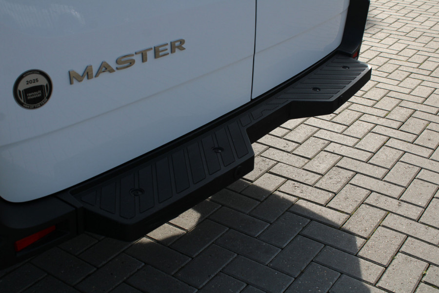 Renault Master E-Tech T35 L3H2 Advance Long Range 87 kWh 143pk - Camera - Trekhaak - Cruise - LED - Carplay/Android - Voorruitverwarming - Rijklaar