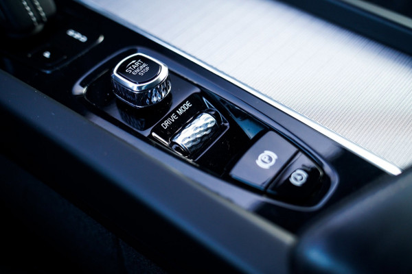 Volvo XC60 2.0 Recharge T8 AWD Inscription | Head Up Display | Stoelverkoeling | Stuurwielverwarming | Harman/Kardon | 360 Camera