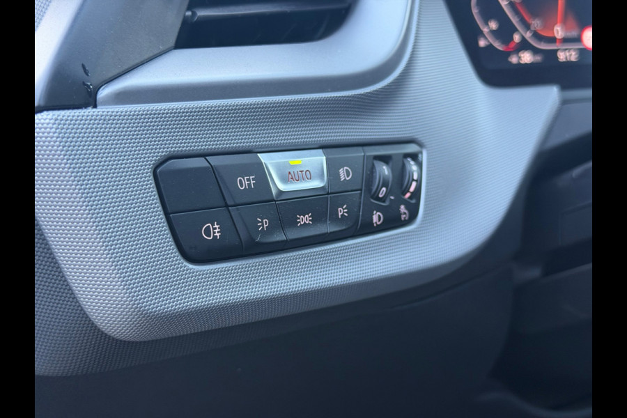 BMW 1-serie 116i Business Edition Plus (RIJKLAAR, BOVAG)