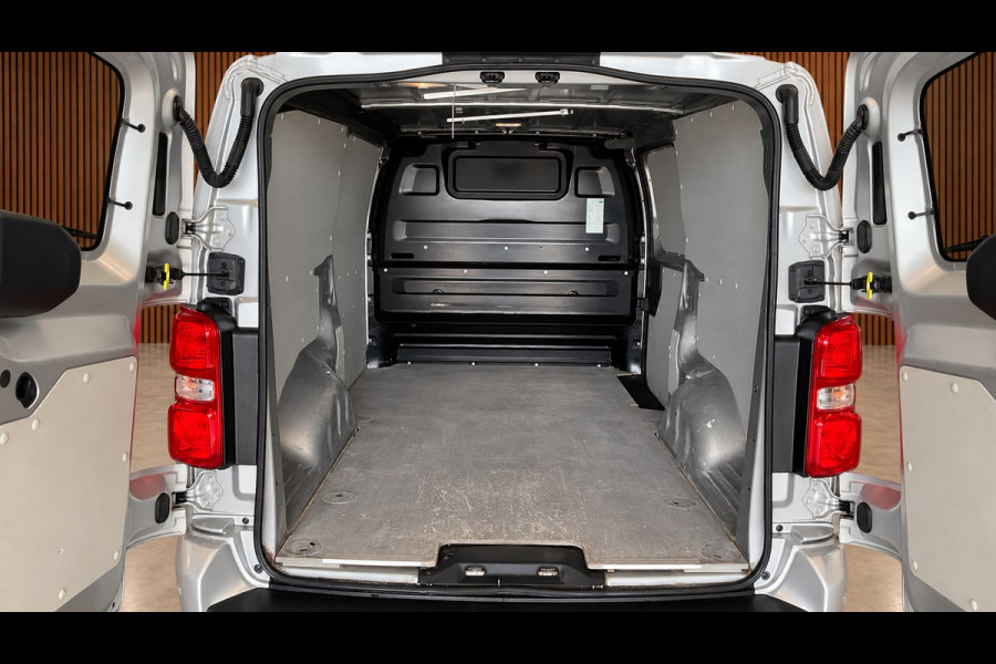 Peugeot Expert 2.0 BlueHDI 150 PK Long Premium | L3H1 | Navigatie | Camera | CarPlay | Lederen bekleding | 3-Zitter | Cruise control | Airco | Nieuwe APK