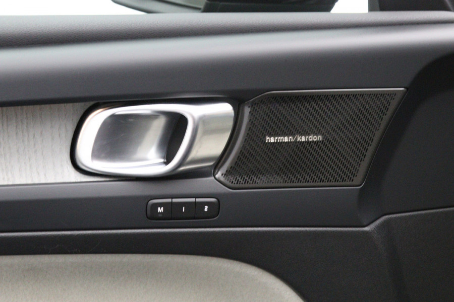 Volvo XC40 2.0 B3 164 PK Plus Dark, 4-Cilinder, Harman/Kardon, Leder, Trekhaak, Memory, Camera