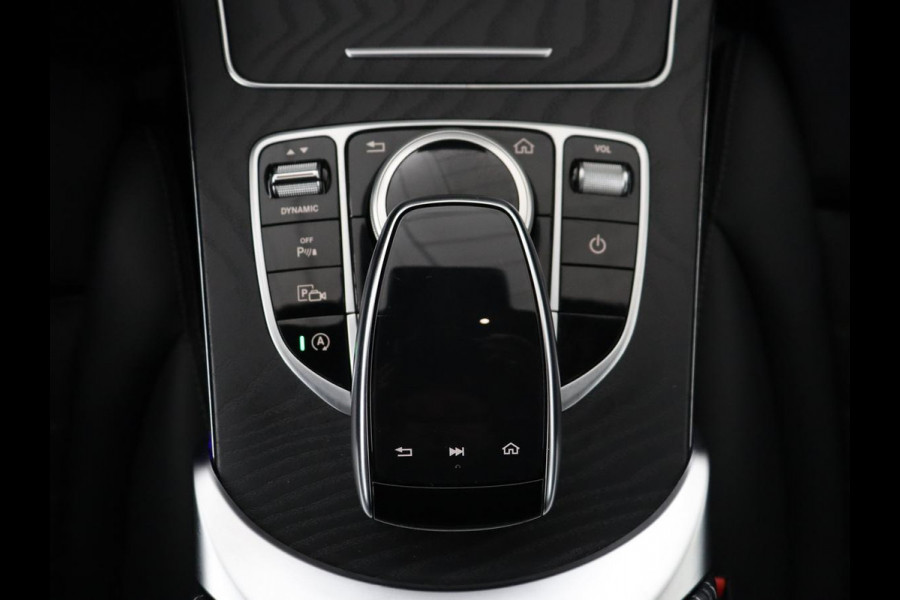 Mercedes-Benz C-Klasse 300 AMG Line Avantgarde | Leder/alcantara | Adaptive cruise | 258 pk | Camera | Park assist | Navigatie | Stoelverwarming | Virtual cockpit | Carplay | Full LED |
