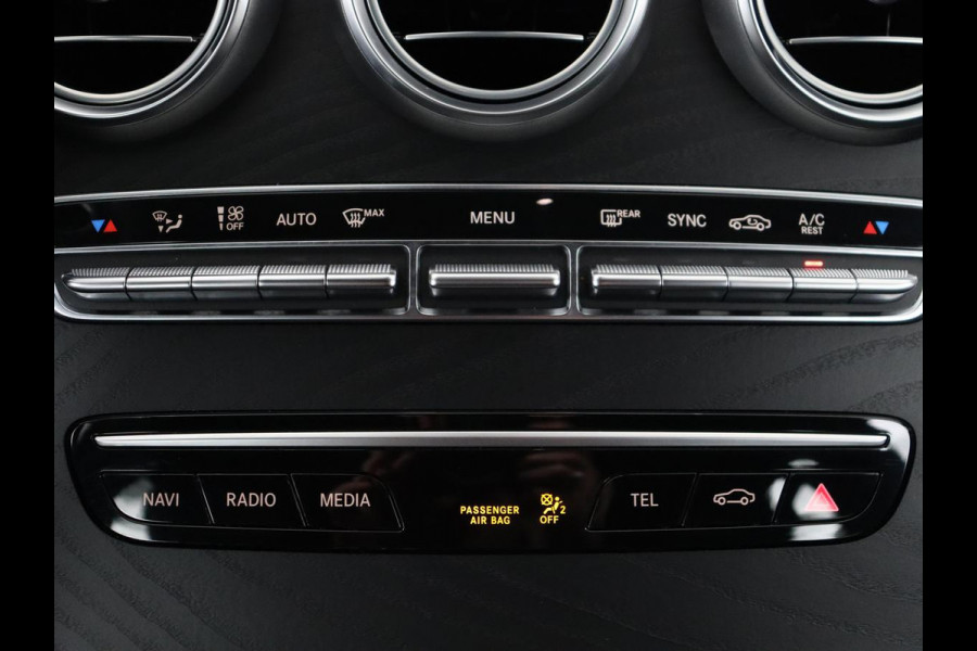 Mercedes-Benz C-Klasse 300 AMG Line Avantgarde | Leder/alcantara | Adaptive cruise | 258 pk | Camera | Park assist | Navigatie | Stoelverwarming | Virtual cockpit | Carplay | Full LED |
