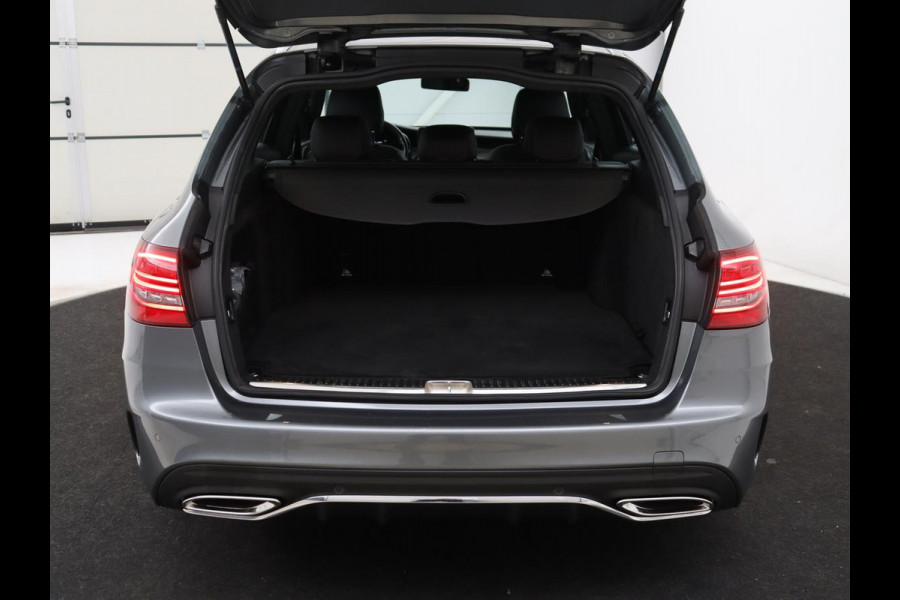 Mercedes-Benz C-Klasse 300 AMG Line Avantgarde | Leder/alcantara | Adaptive cruise | 258 pk | Camera | Park assist | Navigatie | Stoelverwarming | Virtual cockpit | Carplay | Full LED |
