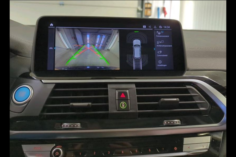 BMW iX3 Executive 80 kWh SOH 99,6% / Panoramadak / Leder / Stoelverwarming / Pdc.+Camera / Navigatie / Apk 10-2027