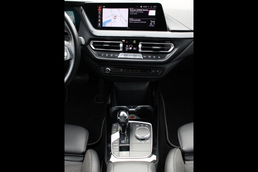 BMW 1-serie 118i CARPLAY I VIRTUAL I SFEERVERL. I CRUISE I LED I ST+STUUR VERWR. I PDC V+A I