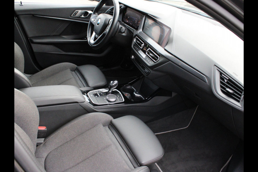 BMW 1-serie 118i CARPLAY I VIRTUAL I SFEERVERL. I CRUISE I LED I ST+STUUR VERWR. I PDC V+A I