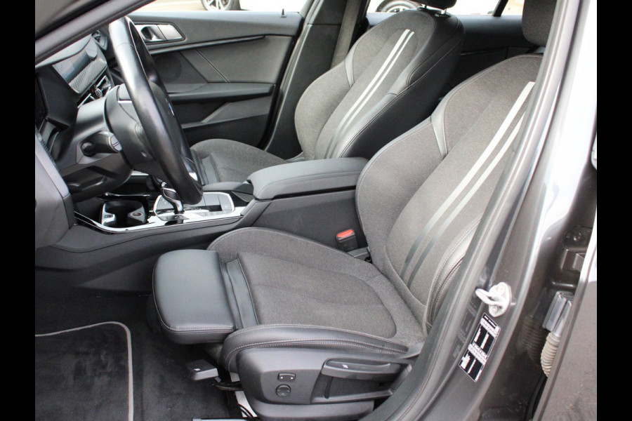BMW 1-serie 118i CARPLAY I VIRTUAL I SFEERVERL. I CRUISE I LED I ST+STUUR VERWR. I PDC V+A I