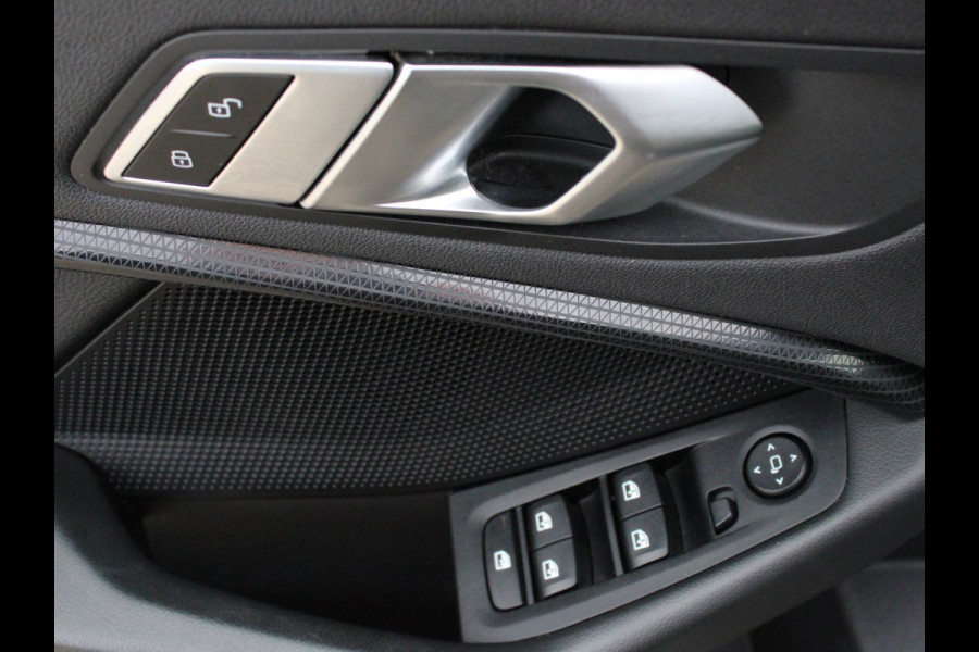 BMW 1-serie 118i CARPLAY I VIRTUAL I SFEERVERL. I CRUISE I LED I ST+STUUR VERWR. I PDC V+A I