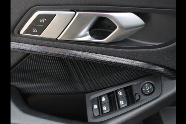 BMW 1-serie 118i CARPLAY I VIRTUAL I SFEERVERL. I CRUISE I LED I ST+STUUR VERWR. I PDC V+A I