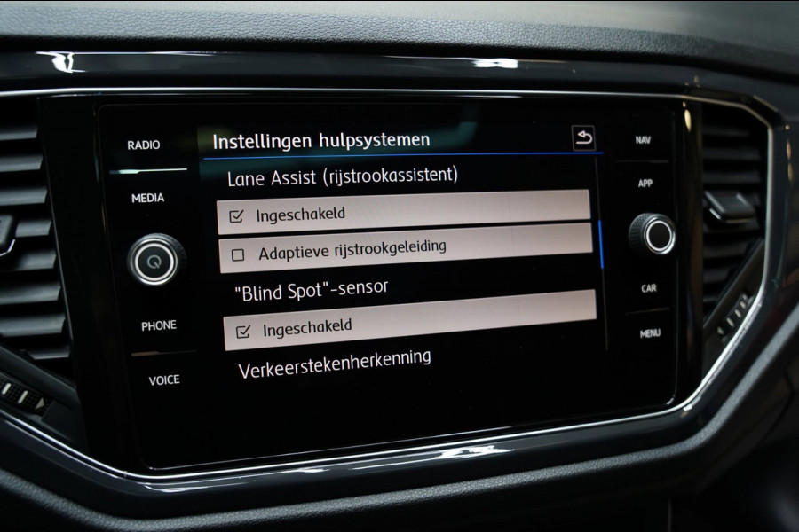 Volkswagen T-Roc 2.0 TSI 4Motion 3x R LINE PANO VIRTUAL ACC
