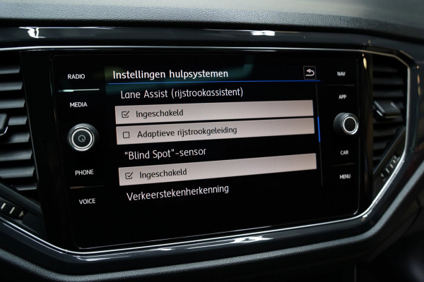 Volkswagen T-Roc 2.0 TSI 4Motion 3x R LINE PANO VIRTUAL ACC