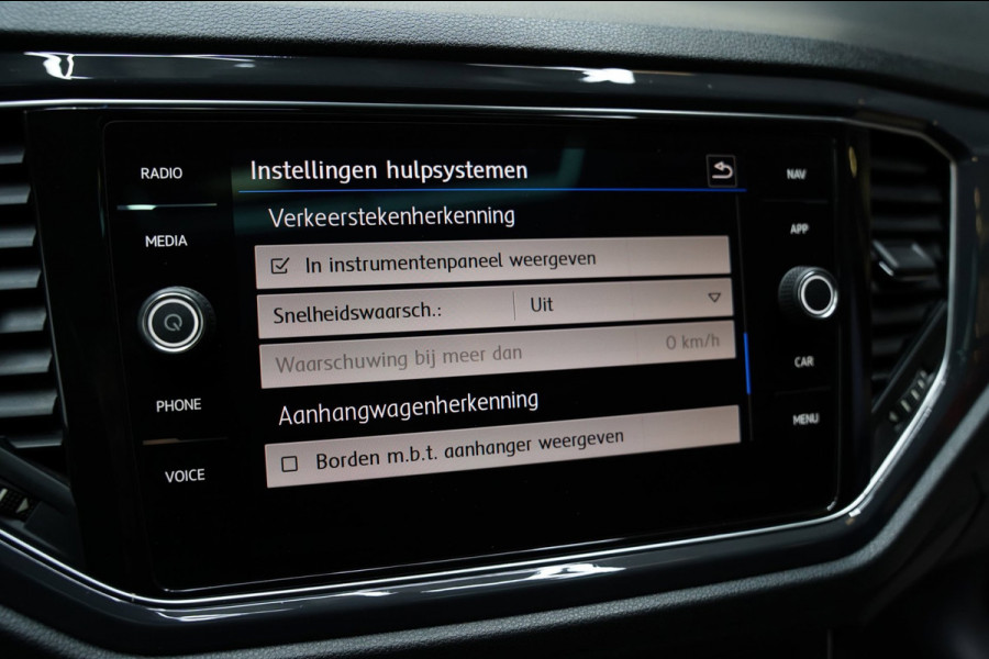 Volkswagen T-Roc 2.0 TSI 4Motion 3x R LINE PANO VIRTUAL ACC