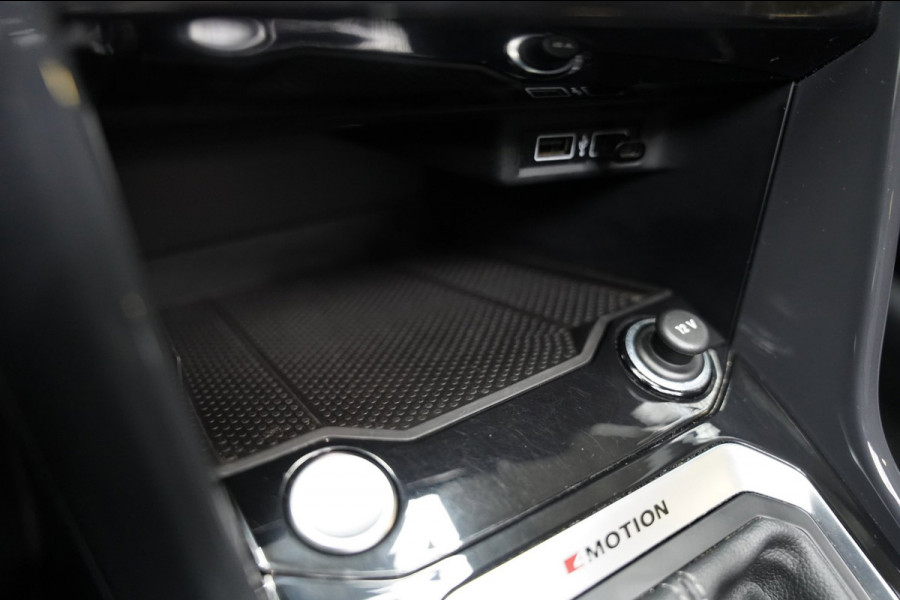 Volkswagen T-Roc 2.0 TSI 4Motion 3x R LINE PANO VIRTUAL ACC
