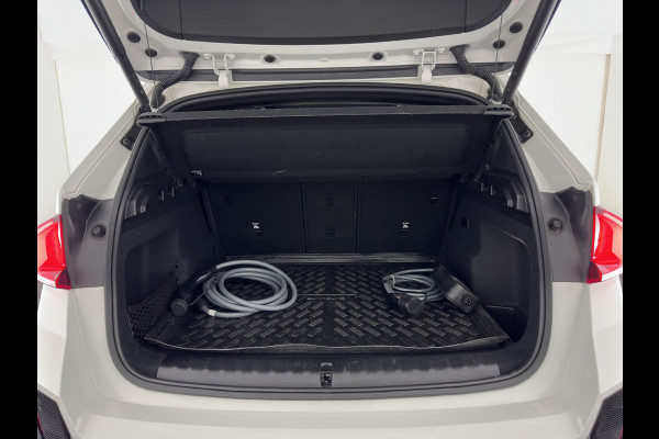 BMW iX1 xDrive30 M-Styling Launch Edition 67 kWh (3-Fase-11kW) {SoH-99%) (INCL.BTW) *LEATHER-MICROFIBRE | FULL-LED | HARMAN/KARDON | WIDESCREEN-DIGI-COCKPIT | CAMERA | PRIVACY-GLASS | SHIFT-PADDLES | SPORT-SEATS | NAVI-FULLMAP | DAB+ | 18''ALU | TOWBAR*