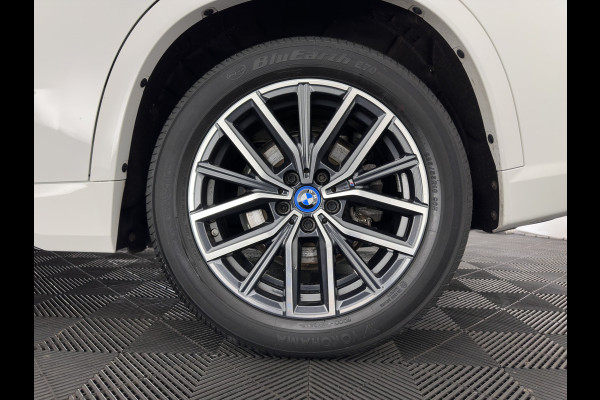 BMW iX1 xDrive30 M-Styling Launch Edition 67 kWh (3-Fase-11kW) {SoH-99%) (INCL.BTW) *LEATHER-MICROFIBRE | FULL-LED | HARMAN/KARDON | WIDESCREEN-DIGI-COCKPIT | CAMERA | PRIVACY-GLASS | SHIFT-PADDLES | SPORT-SEATS | NAVI-FULLMAP | DAB+ | 18''ALU | TOWBAR*