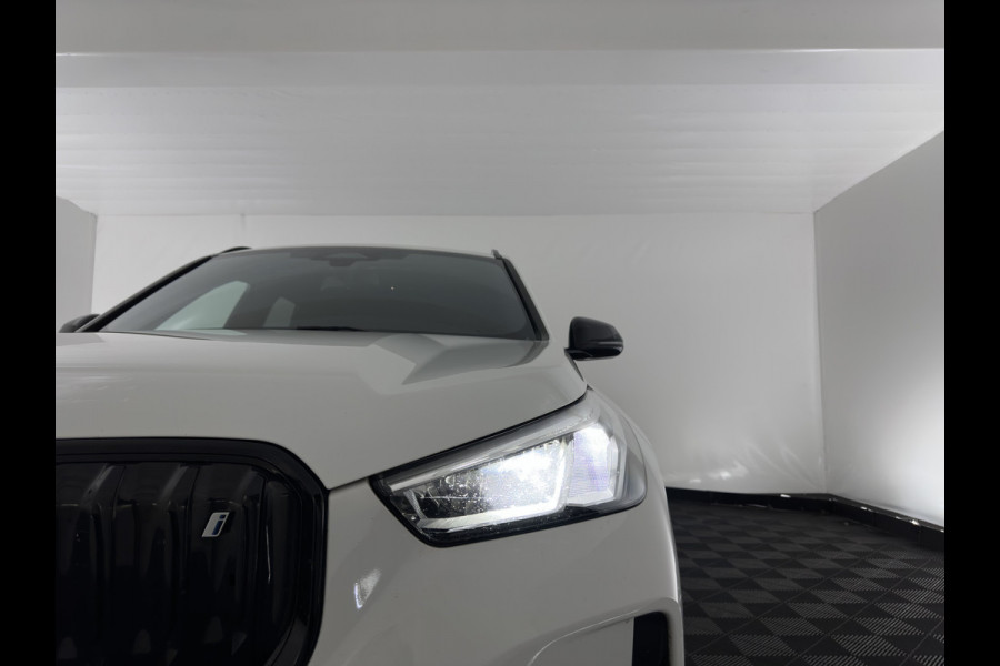 BMW iX1 xDrive30 M-Styling Launch Edition 67 kWh (3-Fase-11kW) {SoH-99%) (INCL.BTW) *LEATHER-MICROFIBRE | FULL-LED | HARMAN/KARDON | WIDESCREEN-DIGI-COCKPIT | CAMERA | PRIVACY-GLASS | SHIFT-PADDLES | SPORT-SEATS | NAVI-FULLMAP | DAB+ | 18''ALU | TOWBAR*