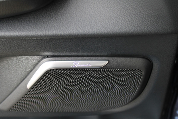 Mercedes-Benz V-Klasse 300d / Exclusive / AMG / DC / 4-Matic / Luchtvering / Elec Stoelen / Burmester / Vol Opties / NIEUWSTAAT.