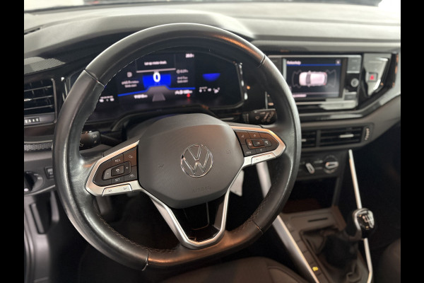 Volkswagen Polo 1.0 TSI Life Airco - Apple carplay - Navigatie - Parkeersensoren voor en achter - Licht metalen velgen 17 inch - Radio - Regensensor - Cruise control - Led verlichting - Bluetooth - Elektrische ramen - Start/stop systeem - Stuur leder - Stuur multifunctioneel - Centrale vergrendeling met afstandsbediening