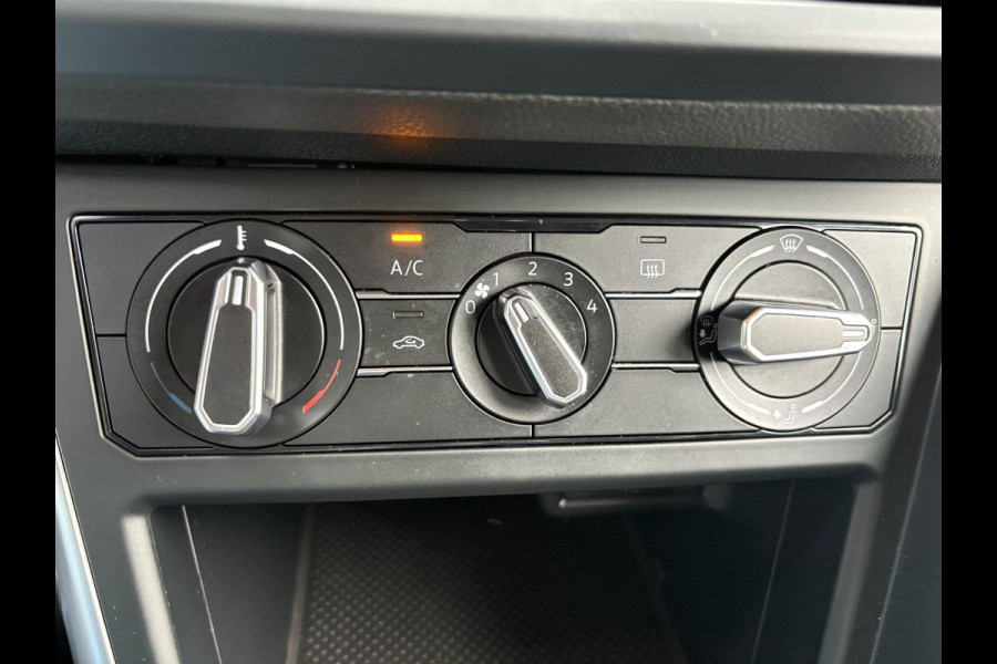Volkswagen Polo 1.0 TSI Life Airco - Apple carplay - Navigatie - Parkeersensoren voor en achter - Licht metalen velgen 17 inch - Radio - Regensensor - Cruise control - Led verlichting - Bluetooth - Elektrische ramen - Start/stop systeem - Stuur leder - Stuur multifunctioneel - Centrale vergrendeling met afstandsbediening