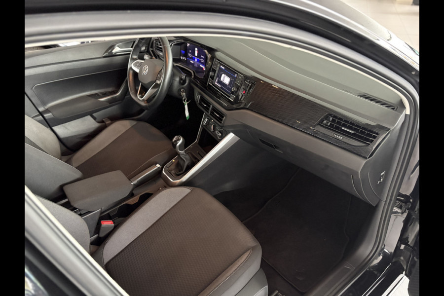 Volkswagen Polo 1.0 TSI Life Airco - Apple carplay - Navigatie - Parkeersensoren voor en achter - Licht metalen velgen 17 inch - Radio - Regensensor - Cruise control - Led verlichting - Bluetooth - Elektrische ramen - Start/stop systeem - Stuur leder - Stuur multifunctioneel - Centrale vergrendeling met afstandsbediening