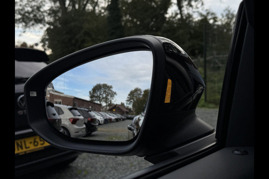 Volkswagen T-Roc 1.5 eTSI 150PK DSG R-LINE SPORT CAMERA/CARPLAY/IQ-LIGHT
