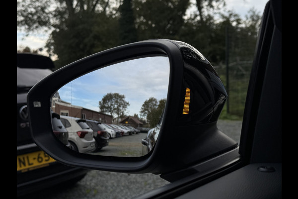 Volkswagen T-Roc 1.5 eTSI 150PK DSG R-LINE SPORT CAMERA/CARPLAY/IQ-LIGHT