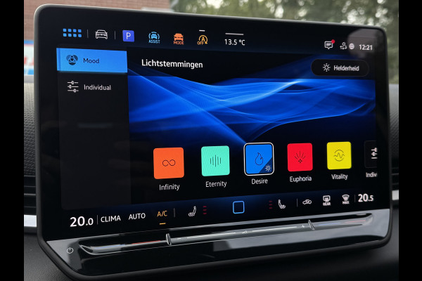 Volkswagen T-Roc 1.5 eTSI 150PK DSG R-LINE SPORT CAMERA/CARPLAY/IQ-LIGHT