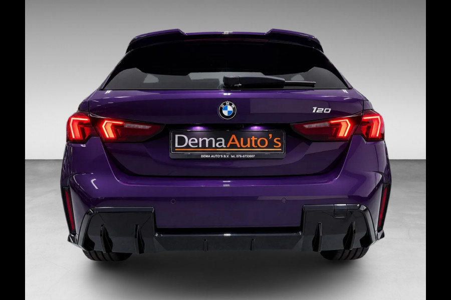 BMW 1-serie 120 M-SPORT NW-PRIJS 67DEURO PANO/ICONIC-GRILL/MASSAGE+M-STOELEN,H-UP/H&K/CAMERA-NAV///