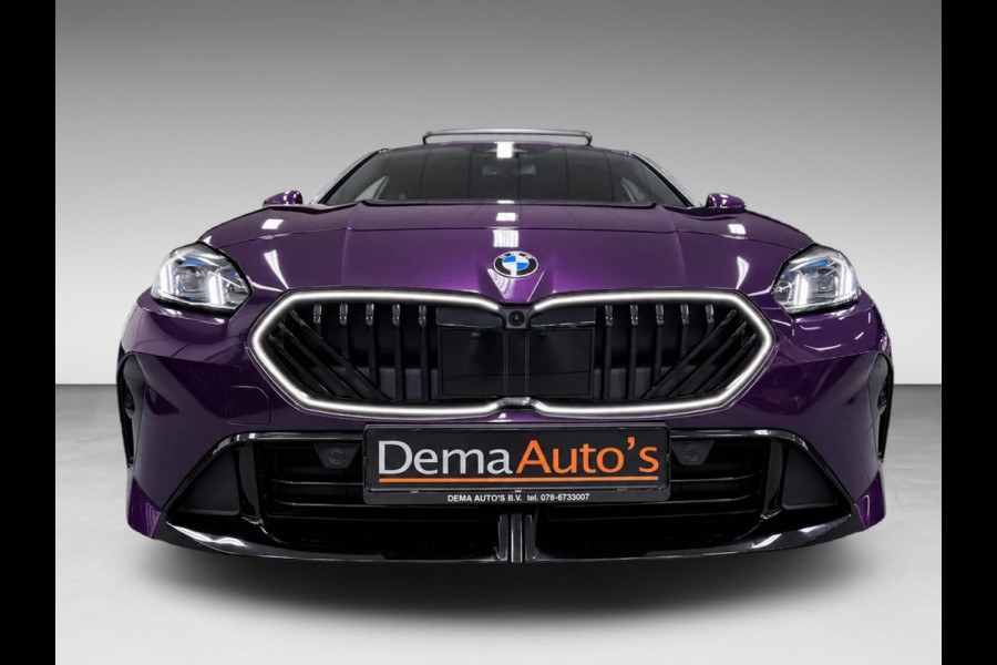 BMW 1-serie 120 M-SPORT NW-PRIJS 67DEURO PANO/ICONIC-GRILL/MASSAGE+M-STOELEN,H-UP/H&K/CAMERA-NAV///